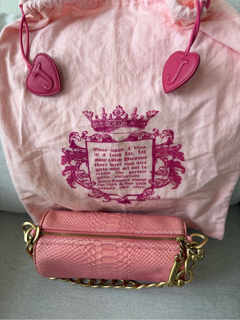 Juicy Couture Pink Y2K Vintage barrel bag with Gold Hardware. Collectible. Rare - Picture 2 of 15